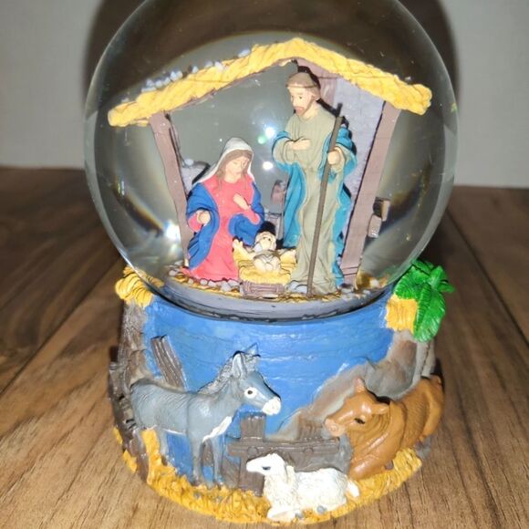 Kcare Musical Water Globe Nativity Scene 5½'in Tall - Picture 3 of 7
